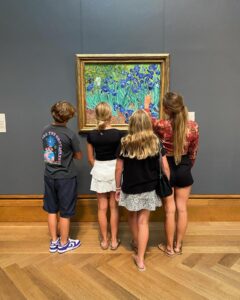 Oliver Masucci Instagram - My art historian kids at the @gettymuseum in Los Angeles showing off 😂😂😂