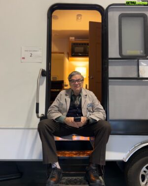 Oliver Platt Instagram - The doctor is in… his trailer. #OneChicago all new tonight at 8/7c. #ChicagoMed