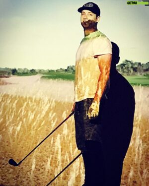Oliver Platt Instagram - Who this hacker I ran into on the links yesterday? Said he was an off-duty cop...