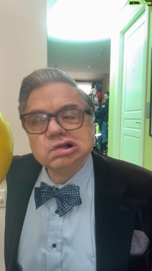 Oliver Platt Instagram - Shooting tonight’s #ChicagoMed season finale was so intense I’m still trying to shake it off!
@nbconechicago @wolfentertainment