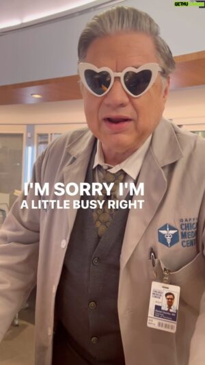 Oliver Platt Instagram - happy valentine’s day!! 😍😎 
@nbconechicago @wolfentertainment #ChicagoMed