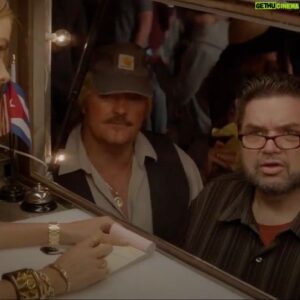Oliver Platt Instagram - POP QUIZ! I’m in my trailer about to shoot a scene for a flick that premiered 10 yrs ago today. Which one!? 

Swipe for answer ➡️
— 
CHEF (2014) from the great @jonfavreau which also stars #ScarlettJohansson, @johnleguizamo, @sofiavergara, @bobby_cannavale, @robertdowneyjr, @emjayanthony and me!