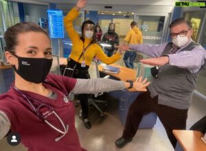 Oliver Platt Instagram - Social DisDancing Med-style. Photo credit N. Manning #nbcchicagomed @milenagovich @torreydevitto