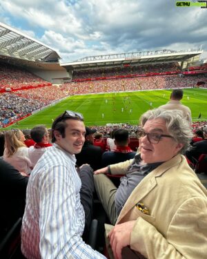 Oliver Platt Instagram - Saying farewell to the great J. Klopp whose spectacular reign at @liverpoolfc ends next wknd. YNWA Jürgen!! 🥲 

#liverpoolfc #lfc #jurgenklopp
