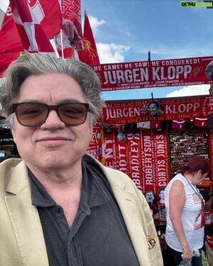 Oliver Platt Instagram - Saying farewell to the great J. Klopp whose spectacular reign at @liverpoolfc ends next wknd. YNWA Jürgen!! 🥲 

#liverpoolfc #lfc #jurgenklopp