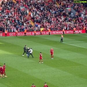 Oliver Platt Instagram - Saying farewell to the great J. Klopp whose spectacular reign at @liverpoolfc ends next wknd. YNWA Jürgen!! 🥲 

#liverpoolfc #lfc #jurgenklopp