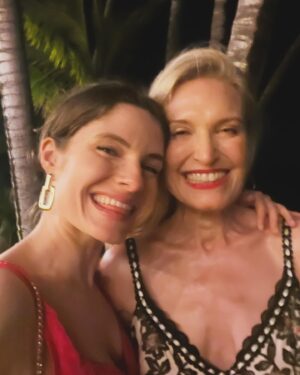 Olivia Grace Applegate Instagram - Too much to capture. Belated @passion.con appreciation post! Sound on in the first video to hear the incredible hype squad. Thank you, @passionflix for having me and creating such an incredible event! 💕💕💕