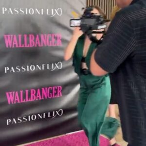 Olivia Grace Applegate Instagram - Swipe to see me gradually lose all chill on the #wallbanger pajama party red carpet at @passion.con 🤭🤭
Congratulations, @passionflix for another great movie! It was an honor and a delight to be there 💕💕💕
#redcarpet #actor #premiere #actress #romance #comedy
