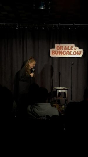 Olivia Leclerc Instagram - Hommage à mon coin de pays 🫡 
@droledebungalow 
#humour #crowdwork #comedy #standup #standupcomedy