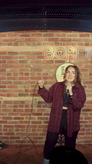 Olivia Leclerc Instagram - Le Gong Show 94 - extrait du passage de @olivialeclerc1 au gong show 😁 avec comme juge invité le toujours très attachant @charles_pellerin !
.
.
.
#humour #humoriste #standup #legongshow #petite