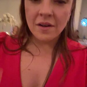 Olivia Leclerc Instagram - Retrouver ma cohorte de l’École de Théatre au mariage de @william_cloutier et @sara_dagenais : CHECK ✅

J’ai toute aimé de cette soirée, même les speech sur l’amour ! 😱 

*et merci à @ce.lia pour la robe* 😍🙏🏻

#mariage #wedding #outfit #williamcloutier #saradagenais #love #friends #chic