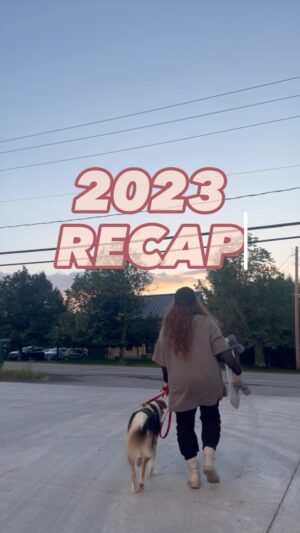 Olivia Leclerc Instagram - En rassemblant les vidéos pour mon recap, j’ai prit conscience de tous ce que j’ai accomplis en 2023 et je me suis auto-dit : YOU GO GIRL 🔥

Voici quelques highlight :

- J’ai un coach personnel qui m’a donné goût à bouger pour des raisons saines. 🏋️‍♀️ @felixdaigle @fdfitness_consultant 

- J’ai eu une tonne de collaborations avec l’aide précieuse de mes gérantes. 👩🏼‍💻 @la.boite.dinfluence @sarahmboily @daphnee_larouche @nath.hebert 

- J’ai commencé à faire du Stand-up 🎤 avec l’aide de @samarso qui a su voir mon potentiel, me pousser et m’accompagner dans la découverte de ce nouveau métier. 

- Parlant de @samarso …j’ai un nouveau chum.👀❤️

- J’ai eu des tournages dans pleins de projets passionnants. 

- J’ai commencé l’organisation complète de mon appartement avec @stezenrangement 🙏🏻

- J’ai maintenant une coiffeuse (aussi tdah que moi)💇‍♀️

- J’ai passé à travers 2023 au complet en riant avec mes proches. 

#recap #recap2023 #2023 #happynewyear #standup #comedian #actor #humour #fun