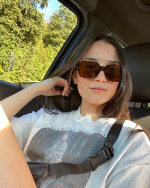 Olivia Steele-Falconer Instagram - Hello it’s me again!