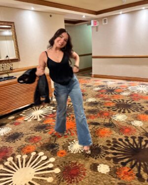 Olivia Steele-Falconer Instagram - Me, on my way to see my dad sing as the new lead singer in @trooper at @casinoramaresort with @official_prism_band and @saga_band 🎤🖤🔥💖