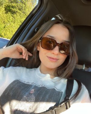 Olivia Steele-Falconer Instagram - Hello it’s me again!