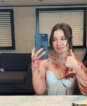 Olivia Steele-Falconer Instagram - Prom night on @firecountrycbs went really well🔥🥳

Thank you to @purpledga and the amazing and hilarious cast and crew for creating such a welcoming and fun atmosphere, I had a blast❤️❤️‍🔥❤️‍🔥