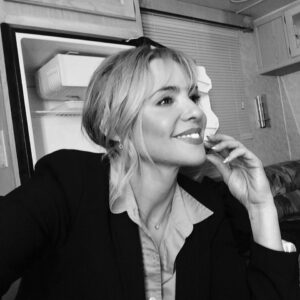 Olivia d'Abo Instagram - Happy and blissful Sunday beautiful people ! Sending much love from my heart to yours :) ❤️❤️❤️