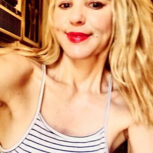 Olivia d'Abo Instagram - Happy ‘Sunday Daylight Savings ‘ brothers and sisters ! Here we go as we jump into  another holiday season ;) Deep love ,healing and ultra kindness to one another …and peace on this earth to all ! 🙏❤️🌍☮️