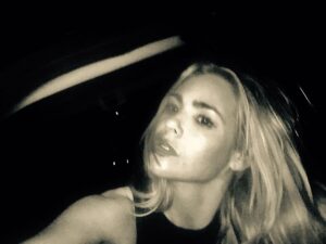 Olivia d'Abo Instagram - Happy Friday! May your weekend be filled with freedom, joy, fun and love ❤️