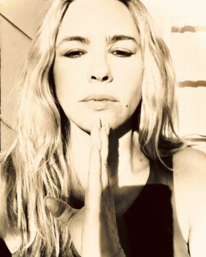 Olivia d'Abo Instagram - Happy Monday friends, wishing you all a beautiful week ahead 🌞☀️🌞 My prayer for today ~ God of light and salvation, our refuge of strength , I pray for the people of Israel and Palestine and the escalating violence.
I pray for those killed and injured by rockets from Gaza in south Israel.
I pray for the protection of those who have been taken hostage by Hamas as they walk through this dark valley, May they fear no evil.
I pray for the innocent civilians of Gaza. May they know that their help comes from heaven and earth. 
Sending deep prayers of strength Peace, love, light, and protection to us all 🙏❤️
