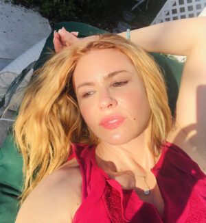 Olivia d'Abo Instagram - Happy Thursday friends! Catching the last rays of ☀️ sun on this most beautiful day ❤️ How about you? Any exciting plans for this weekend  brewing?! Boo! 👻