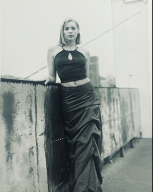 Olivia d'Abo Instagram - Happy weekend friends ! Hope you’re all planning to do something incredibly fun ! 🤩 Fall  In love with someone …or better yet with yourself .You are truly amazing ! laugh freely and outlandishly , dance like there’s nobody watching and live these precious moments devoted to your bliss and what makes YOU truly happy .Enjoy your Life ! I love you much :)) 🙏💕⭐️💕🙏