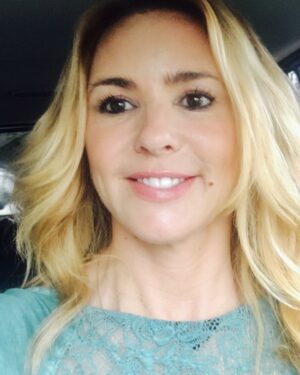 Olivia d'Abo Instagram - Happy Sunday friends! From my heart to yours, I’m wishing you all a beautiful sunny afternoon filled with peace, love, joy and laughter. Stay in the light that’s inside you 🙏🌟🤗❤️😊