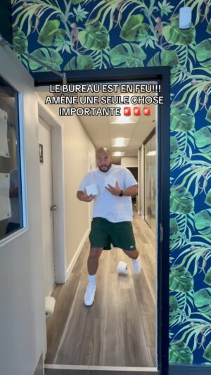 Olivier Primeau Instagram - Le bureau est en feu!!!! 😂😂😂 #trend #reels #oliprimeau