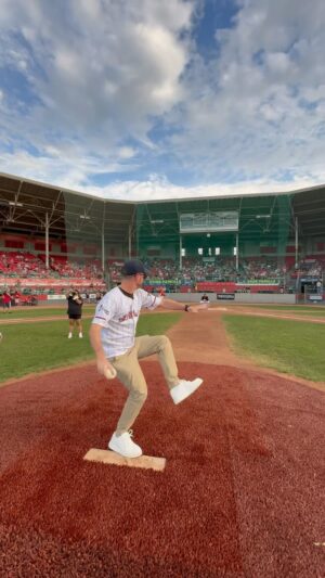 Olivier Primeau Instagram - Direct dans la MLB lol #réel #reels #montreal #quebec #hahaha