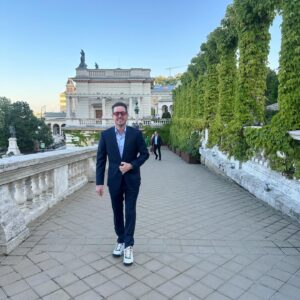 Olivier Primeau Instagram - La famille sur son 31 pour notre dernière soirée à Budapest. #familytrip