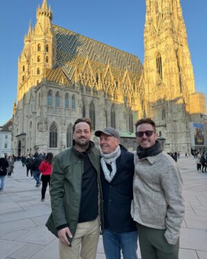 Olivier Primeau Instagram - Les 3 Primeau en vacances… c’est rare lol #familytrip