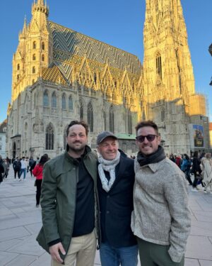 Olivier Primeau Instagram - Les 3 Primeau en vacances… c’est rare lol #familytrip