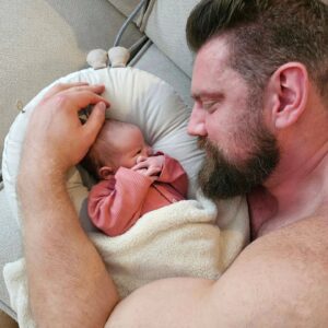 Olivier Richters Instagram - My first 10 days with Romy Richters 💖. There was never a lack of motivation in my life but this just went up 500%. I notice with everything I do and will do I want to make her proud and be the best dad possible. It's an awesome feeling waking up to. Can't wait what her voice will sound like, how her face will change and so much more. Mother Desiree is recovering very well and Romy is drinking and sleeping like a champ 💪.

Special thanks to @cybex_global for helping out finding a baby carriage that is tall enough for me 🤩. Really happy with that.