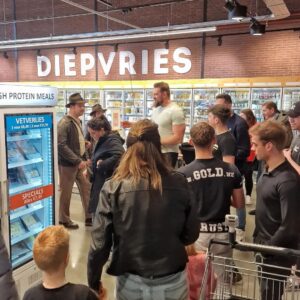 Olivier Richters Instagram - Meet & greet tomorrow (saturday) at Jumbo Foodmarkt Utrecht 11.00 - 13.00 ! Currently in 33 Jumbo supermarkets with my High Protein Meals from @musclemeatnl . My goal was 50 end of year, but with this speed that will be a lot more 🫡. Hope to see you guys there!

@jumbofoodmarktleidscherijn @jumbo #thedutchgiant #jumbo #musclemeatnl #highproteinmeals #fitness #bodybuilding
