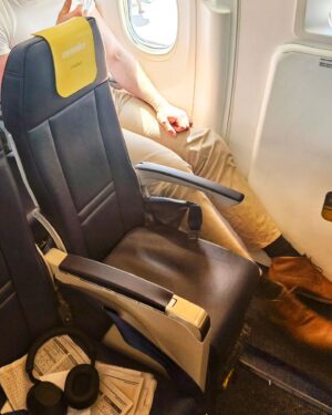 Olivier Richters Instagram - Giant problems #218. A while ago I showed that I fit in business class with my 2.18m / 7'2". But what if it's a smaller plane with no business class? Then... I simply can't sit down and I float in the air 😅. A few days ago I flew to Gran Canaria for the Baby-Moon with @corendon.nl / @corendonairlines .  They were so kind to immediatly swap me to the emergency seat (photo 2). Which is the only place for me to fit haha. With stretched legs!!

#thedutchgiant #tallproblems #legspace #fitness #bodybuilding #giantproblems #flying #airplane #grancanaria #babymoon #bigproblem #tallproblems #greatservice #corendonairlines #corendon