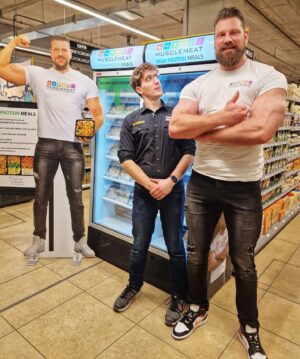 Olivier Richters Instagram - Super proud that @jumbo_nootdorp has joined @musclemeatnl in selling my High Protein Meals 🤩! My plan for 2023 is to be in 50-100 supermarkets and from there to beyond! Goal: everywhere you are in the Netherlands, there should always be a high protein meal nearby 💪.

#musclemeat #bodybuilding #fitness #fitfam #fitspo #gymtime #workout #muscle #getfit #gym #fitspiration
#cleaneating #protein #healthy #fitfood #motivation #dreambig #ripped #shredded #gainz #girlswholift #weightloss #abs #exercise #aesthetic #inspiring
#noexcuses #thedutchgiant @jumbo #jumbo