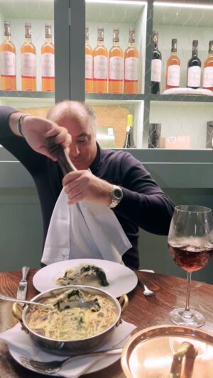 Olivier da Costa Instagram - Hoje no menu… bacalhau! 👌🏻😉🧂

@olivierrestaurants @xxl_byolivier 
.
.
.
#chefolivier #xxlbyolivier #olivierrestaurants #lisbonrestaurants #comidaportuguesa #lisbonfood #lisbonfoodies #lisbonfoodguide #lisbonportugal #bacalhau #bacalhauaportuguesa