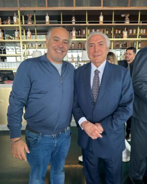 Olivier da Costa Instagram - Senhor Presidente, foi um prazer o servir no @acosta_byolivier !