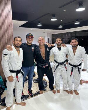 Omar Antonio Morales Ferrer Instagram - Que bueno tener en Venezuela al gran maestro @cyborgbjj dejando sus conocimientos en el tatami 🙏🏼.
