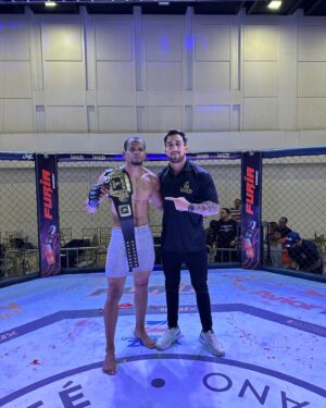 Omar Antonio Morales Ferrer Instagram - Totalmente feliz con los resultados en esta edición de @legionmma_  MARACAIBO.

Nuevamente los atletas mostraron el gran nivel que hay en nuestro país, una de las carteleras más emocionantes, debo felicitarlos a todos por el excelente performance que dieron en LMMA07.

No puedo dejar de mencionar y agradecer a @pieralafiera por acompañarnos en todo el proceso, siempre con ganas de ayudar y brindar el mejor mensaje a todos los atletas. 

También debo agradecer a todo el equipo de @furiatv.vzla por el excelente trabajo realizado.

Y por sus pues a todo mi equipo de trabajo, familiares, amigos y mi equipo de diseño gráfico @youcanmedia_ve que me apoyaron en todo el proceso, gracias totales 🫶🏼.

Son muchas personas involucradas que hicieron de este evento otro éxito, todos hicieron un excelente trabajo.
