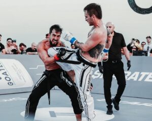 Omar Antonio Morales Ferrer Instagram - Omar Morales improves his record to 2-0 in the Karate Combat Pit with a decision victory over Antonio Molloy

#KCK2 | LIVE NOW | #FreeOnYoutube