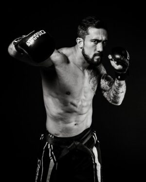 Omar Antonio Morales Ferrer Instagram - Hoy será un gran día para mi 🙏🏼 Gracias dios por seguir a mi lado y darme estas grandes oportunidades.

Cómo siempre daré lo mejor, mi cuerpo y mente están sólidos, después de meses de entrenamiento, dieta y mucha disciplina llego la hora. 👊🏼 LET’S GOOOOO🔥🔥🔥

@furiateamvzla