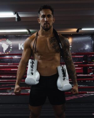 Omar Antonio Morales Ferrer Instagram - Los grandes cambios siempre vienen acompañados de una fuerte sacudida. 
𝕊𝕦𝕣𝕡𝕣𝕚𝕤𝕖 𝕄𝔽.