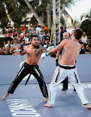 Omar Antonio Morales Ferrer Instagram - ¡EL GANADOR DEL COMBATE!💥#HAZLOPOSIBLE @omar_mma 
-
Detrás de esta gran victoria nuestro atleta @omar_mma pasó muchos meses de preparación y disciplina claves para obtener el resultado deseado, se presentaron algunos obstáculos en el camino pero este pelador no se rinde fácil. 🧨 
-
Sin duda una batalla para recordar ⚔️ Orgullosos del resultado, dos peleas ganadas en karate combat.

@karatecombat 
📸@fightgod_ 

 #hazloposible #karatecombat #cacunmexico #fit #envivo🔴