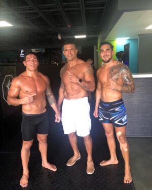 Omar Antonio Morales Ferrer Instagram - 2018 ⏪️ después de un entrenamiento con @gerardodudamell y @vitorbelfort