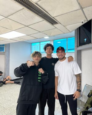 Omar Antonio Morales Ferrer Instagram - Que buena foto me dejó esta visita a Maracaibo 💯🇻🇪 y buena vibra con @microtdh y @betomonte 🎶🎶🎶🎵.