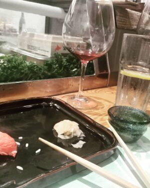 Omar Benson Miller Instagram - Michelin 🌟 dinner & lovely wine with super Sommelier @markbrightwine & friends to celebrate Season 5 of #Ballers 🙌🏾🙌🏾 Delicioso!! #BlessUp #sushi