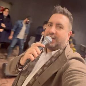 Omid Hajili Instagram - .
آهنگ #زینو رو در اولین فرصت پخش میکنم... تا بتونید باهاش در حرکات موزون مرزها‌ رو جابجا کنید... ❤️😂✋🏻
.
#zeino 
.
#omidhajili #hajilitto_band #hajilitto #امیدحاجیلی #حاجیلیتو #گروه_حاجیلیتو