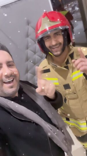 Omid Hajili Instagram - .
برسه به دست اونایی که لازمه... 
.
#آب_یخ 💧😂✋🏻
.
.
.
#امیدحاجیلی #حاجیلیتو #omidhajili #hajilitto