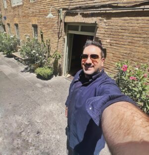 Omid Hajili Instagram - .
یک واحدی هم هست به اسم چشم، که خیلی‌ها از این واحد میفتن... 
.
.
.
.
#امیدحاجیلی #امید_حاجیلی #حاجیلیتو #omidhajili #hajilitto